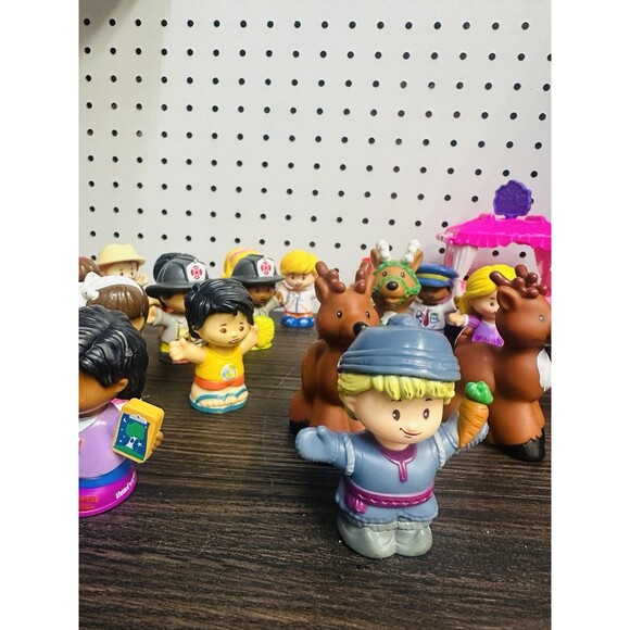 FISHER PRICE LITTLE PEOPLE LOT ( 31 ) PRINCESS,TOY STORY, PROFESSIONS & PARTS - Picture 7 of 14